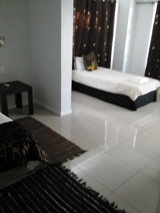Village Boutique Hotel Otjiwarongo Habitación foto