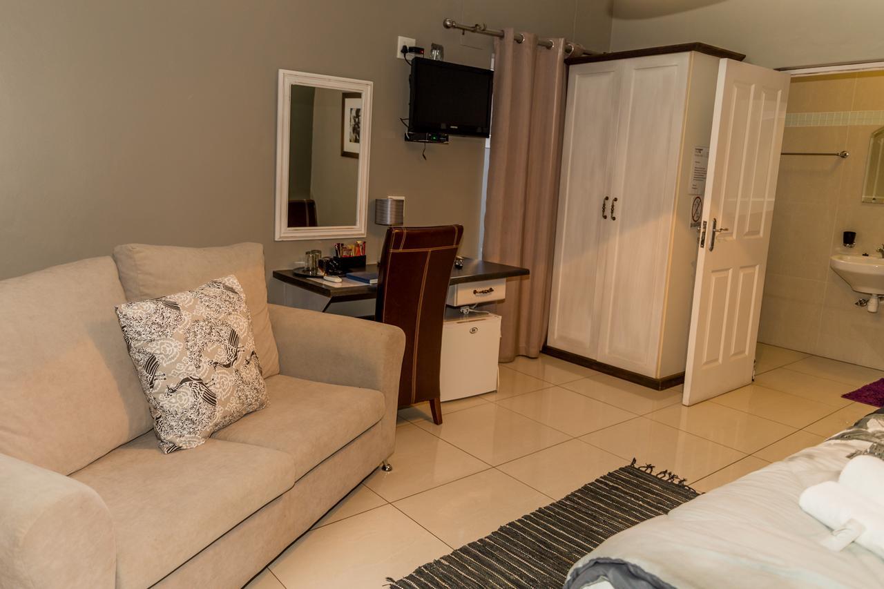 Village Boutique Hotel Otjiwarongo Exterior foto